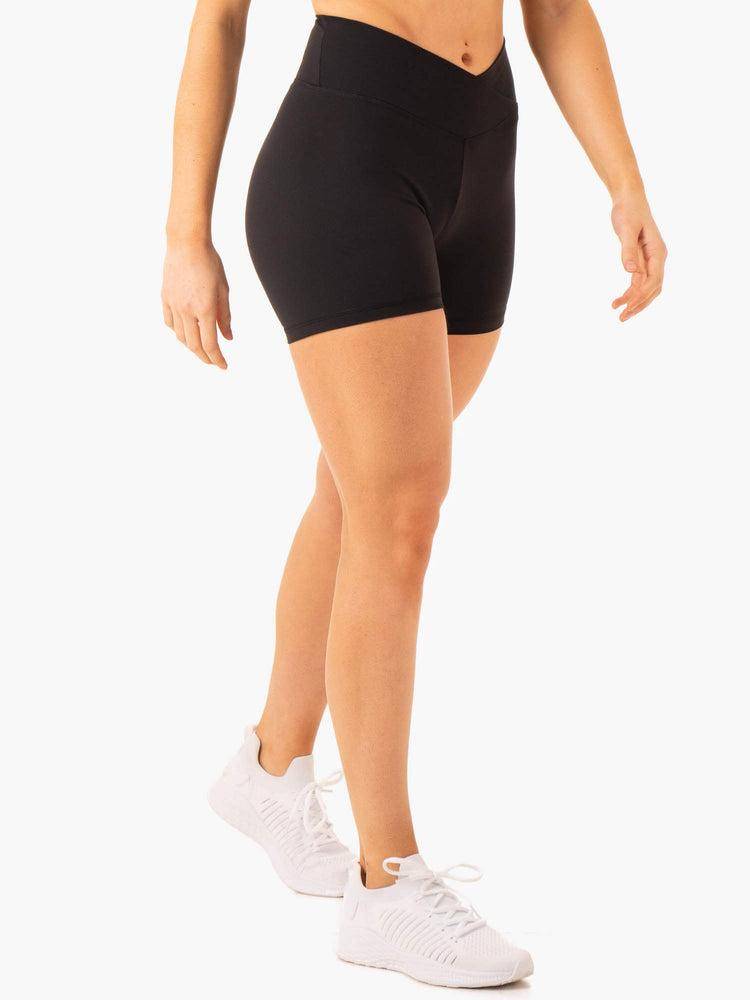 Szorty Damskie Ryderwear Women Shorts Serene Cross Over Scrunch Czarne | PL2046XF