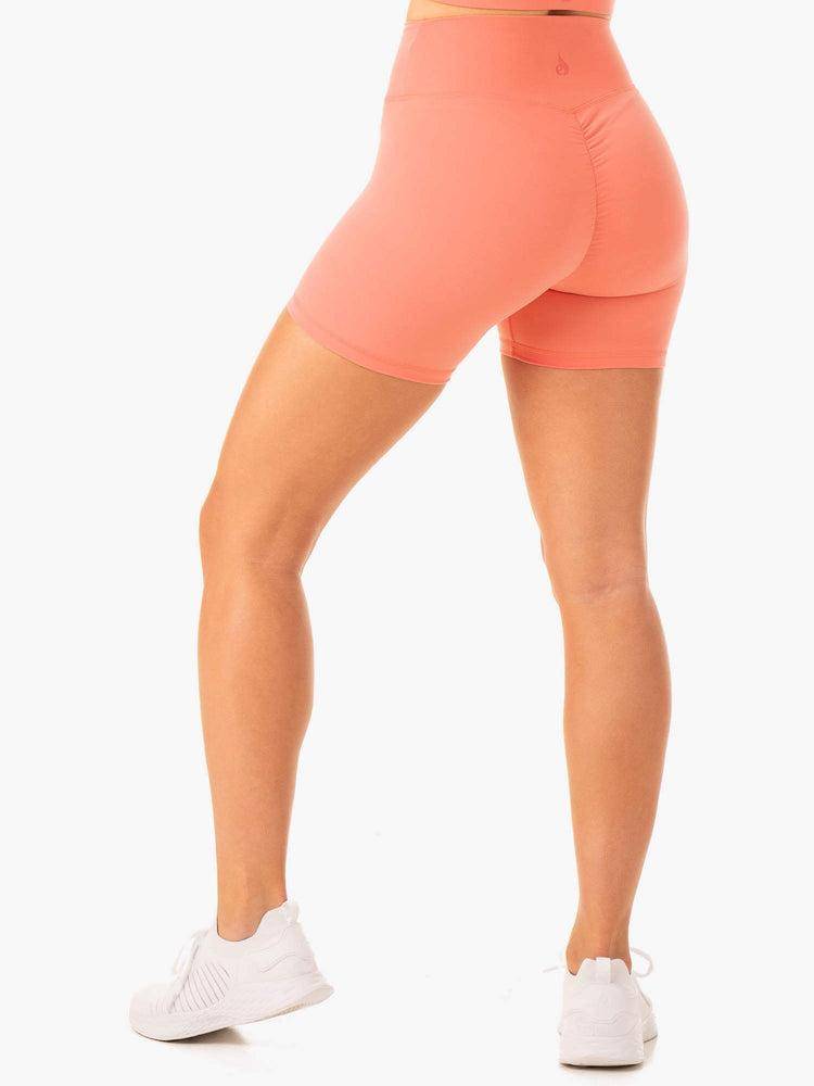 Szorty Damskie Ryderwear Women Shorts Serene Cross Over Scrunch Różowe Różowe | PL2063SO