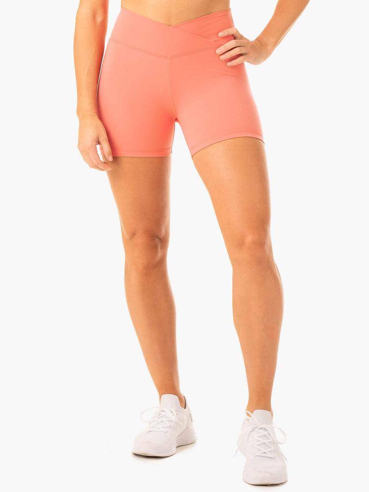 Szorty Damskie Ryderwear Women Shorts Serene Cross Over Scrunch Różowe Różowe | PL2063SO