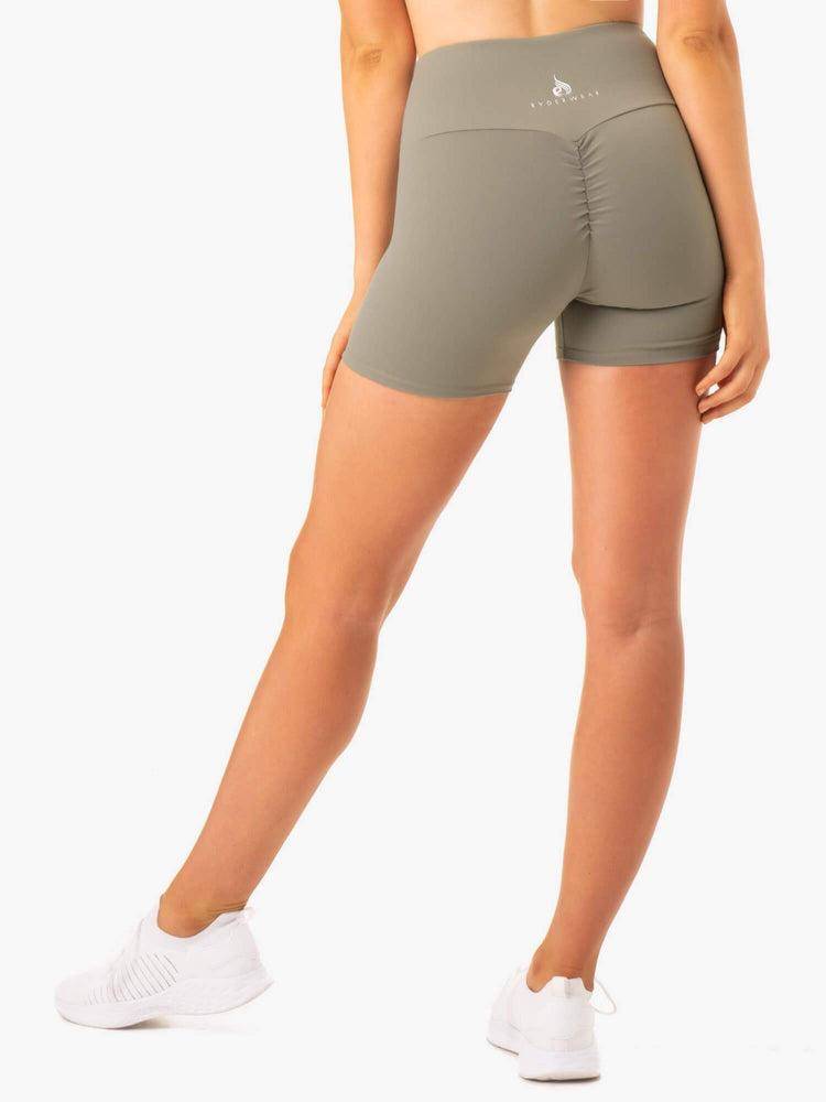 Szorty Damskie Ryderwear Women Shorts Staples Scrunch Bum Mid Length Khaki | PL1987FM