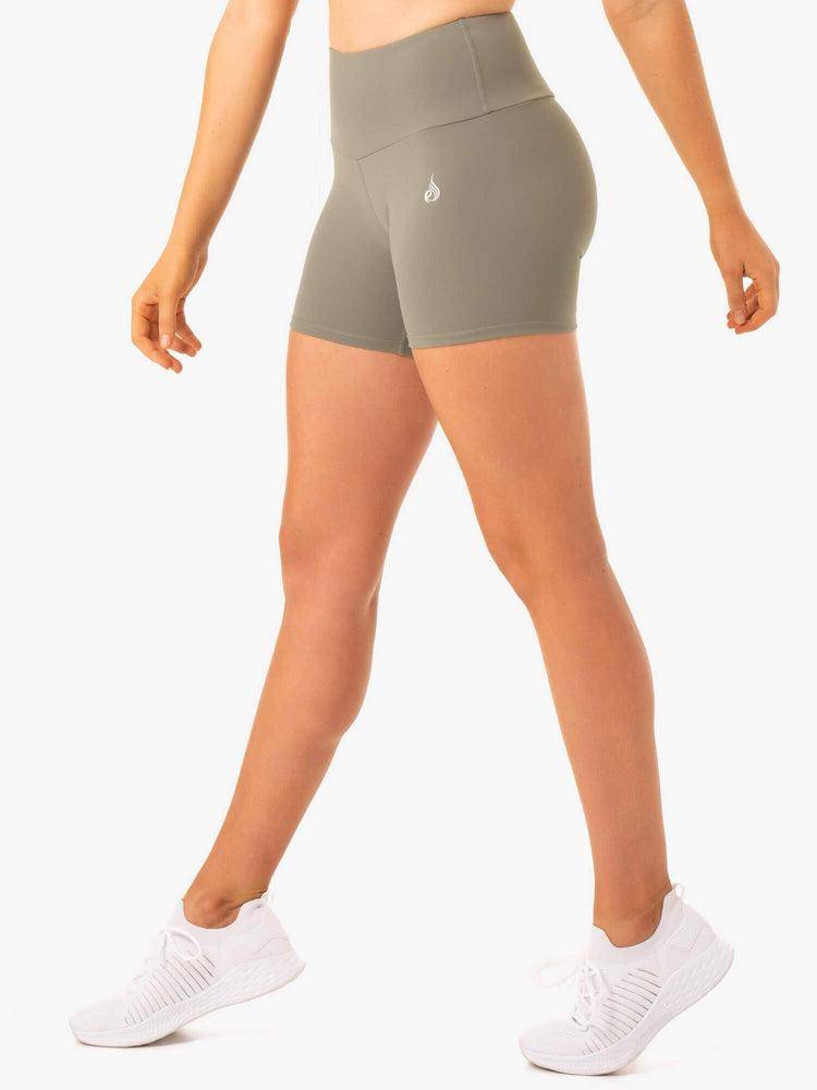 Szorty Damskie Ryderwear Women Shorts Staples Scrunch Bum Mid Length Khaki | PL1987FM