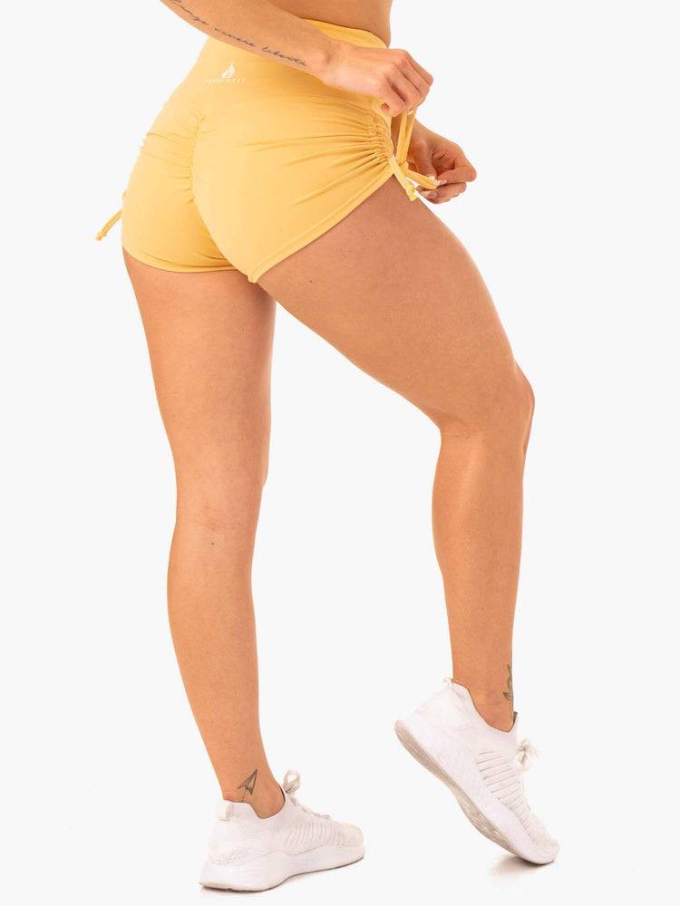 Szorty Damskie Ryderwear Women Shorts Staples Scrunch Bum Tie Up Mango | PL2010AP