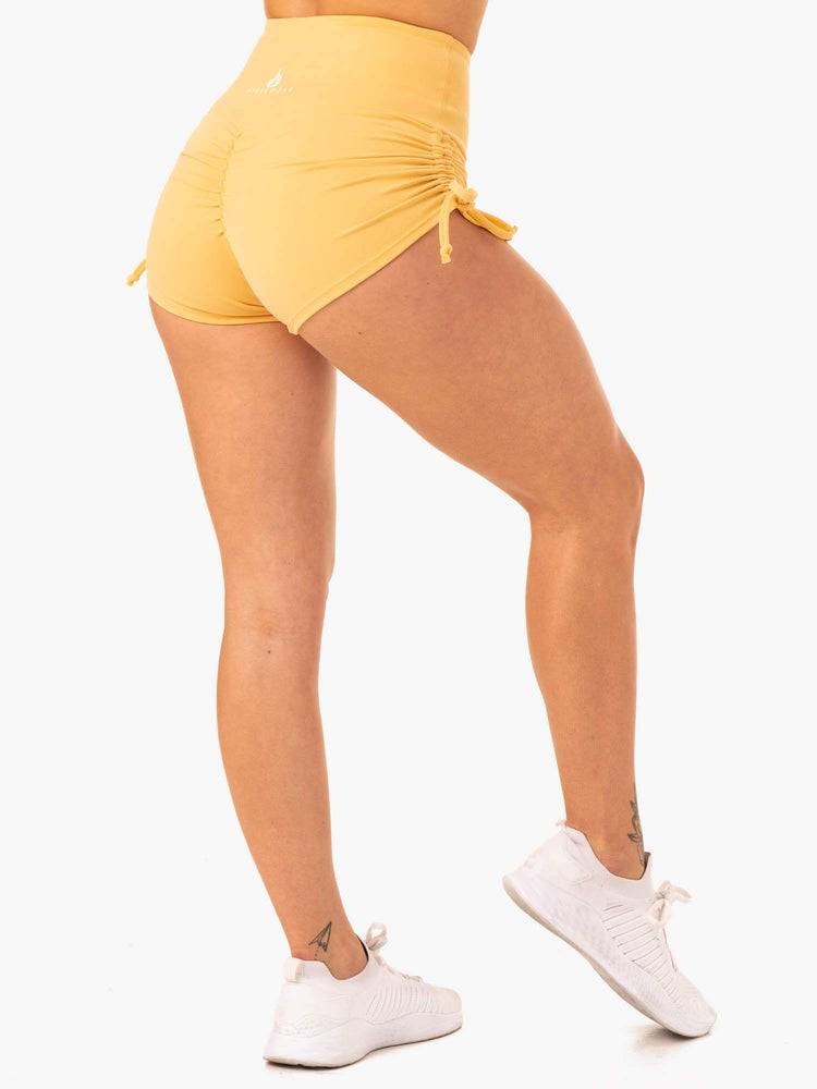 Szorty Damskie Ryderwear Women Shorts Staples Scrunch Bum Tie Up Mango | PL2010AP